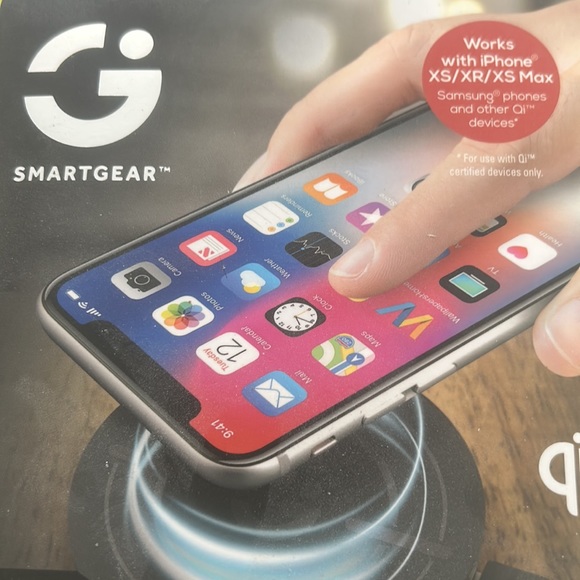 New in box compact wireless charging pad - Picture 2 of 4